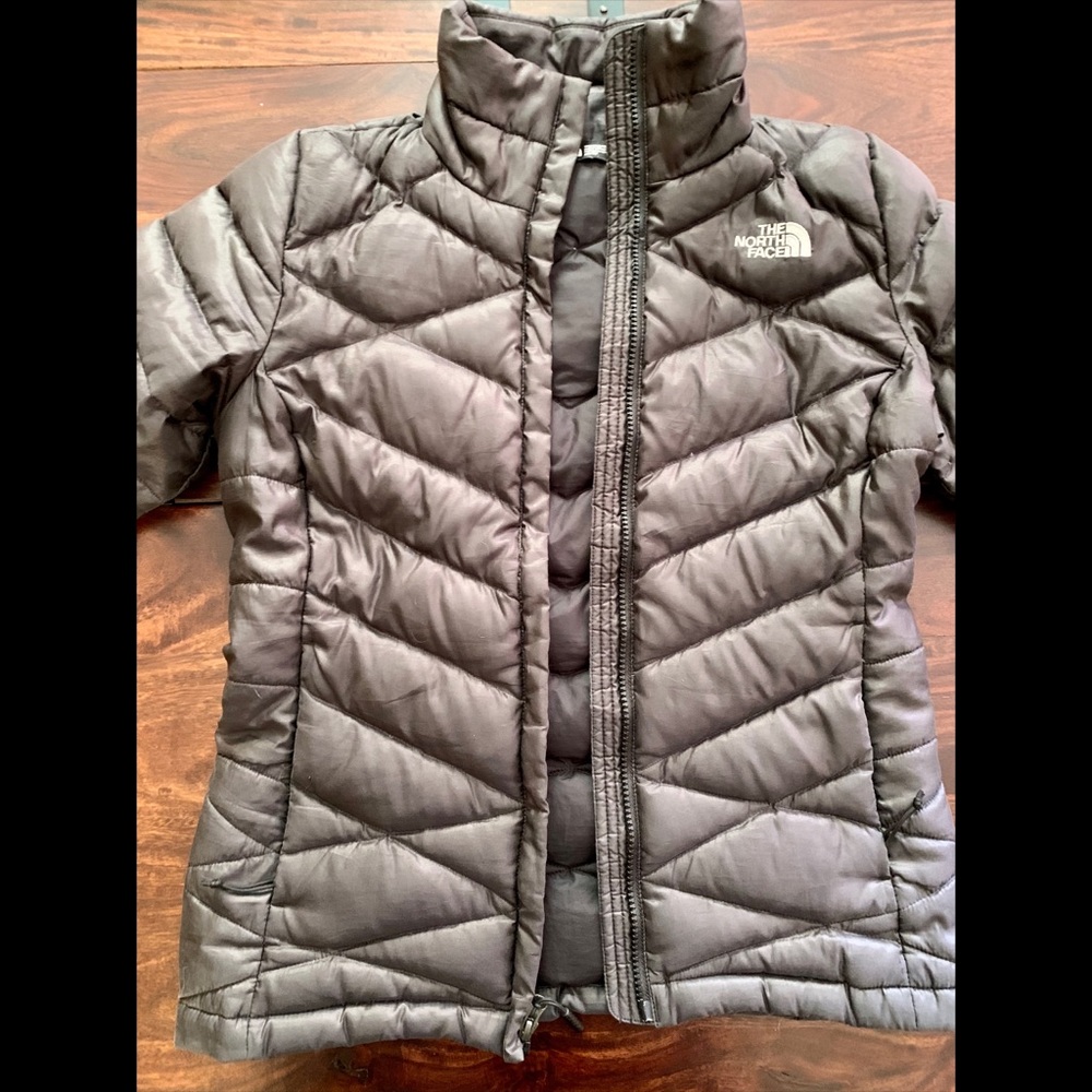 Northface women’s black 550 jacket